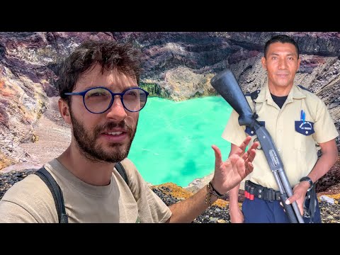 El Salvador'da Neden Silahlı Korumalar Var? Krateri Zehirli Göl Olan Yanardağ #270