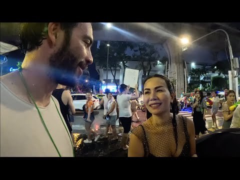 TAYLAND GECE VAKTİ - Herkes Birbirine Sıkıyor! 🇹🇭