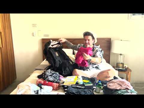 Dünya Turu Çantam ! - Sırt Çantam'da Neler Var ! #reklam