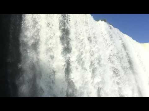 İguazu Şelalerinin Döküldüğü Yerden Brezilya Tarafı