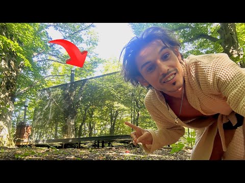 Ormanın içindeki GÖRÜNMEZ evde kalıyorum  - Olağanüstü Evler