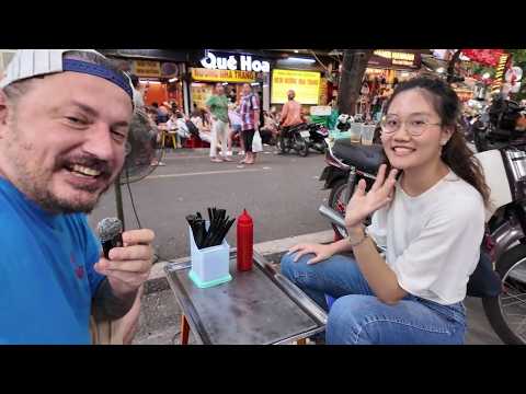 Vietnamlı Kız Mahallesini Gezdirdi | Vietnam Sokak Yemekleri - Hanoi 