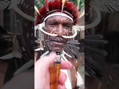 Ateş Yakmaya Çalışan Kabileye Çakmak Hediye Ettim! #papua