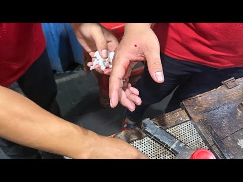 KOBRA YILANI SOKTU! YAŞAMAK İÇİN 4 SAATİ VAR - Tangerang | Endonezya