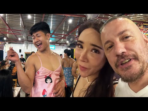 Tayland'da Manyak Restoran- Erkekler Kadın Gibi Giyiniyor | Bangkok