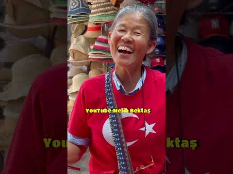 Türkiye ve Atatürk Aşığı Taylandlı Kadın