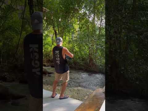 Saz Çalarak Dünyayı Gezmek