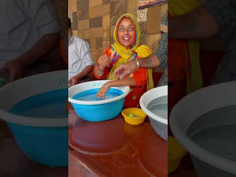 Hindistan’da Gözleri Gülen Kadın