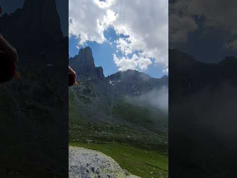 Dağların Yamacında Tulum Sesi