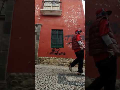 Dünyanın En Yüksek Başkentli Ülkesinin Rengarenk Sokakları