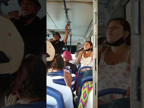 Otobüste Baba Kız Şarkı Söylüyor - Harika Performans