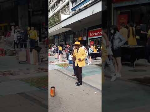 Yaşlı Adamdan Müthiş Sokak Performansı