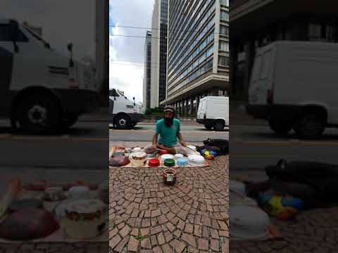 Tencerelerle Müzik Yapan Homeless