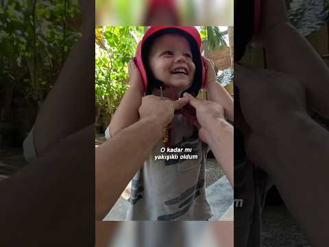 Küçük adamın kaskını görünce sevinci! #shorts