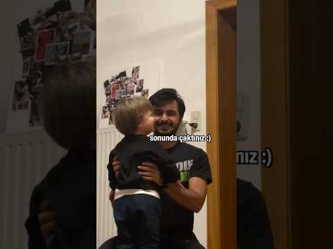 Ne istediğini anlatmaya çalışıyor