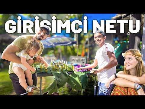 Bizim Oğlan Hippi Pazarında Tezgah Kurmuş