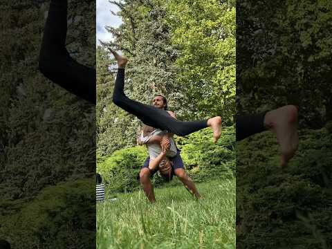 2 Erkek Akrobasi yapmayı denerse 🙈 @EmreDurmuş