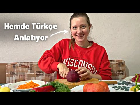 Ukraynalı Gelin geleneksel yemeğini hazırlıyor