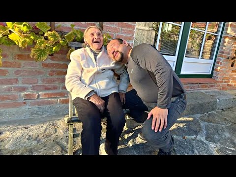 Babuşka Johnny'nin Gelmesine Çok Sevindi