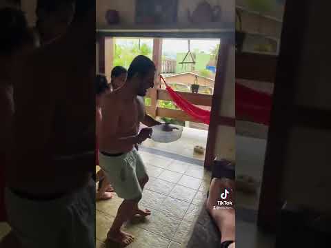 Mesai saatinde uyuyan gönüllü yakalamışımdır kkkk #travel #backpacker #seyahat #gezgin