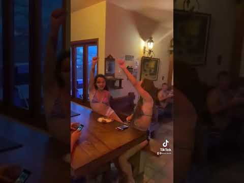 Türk müziklerini tanıtmaya devam:) #hostel #travel #brazil #ezhel #turkishmusic #backpacker #gezgin