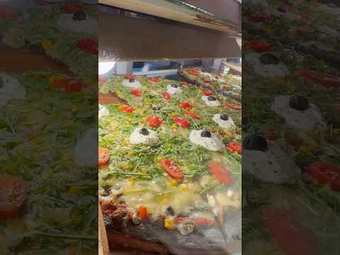 Karadağ'da Siyah Pizza Deneyimi! #shorts