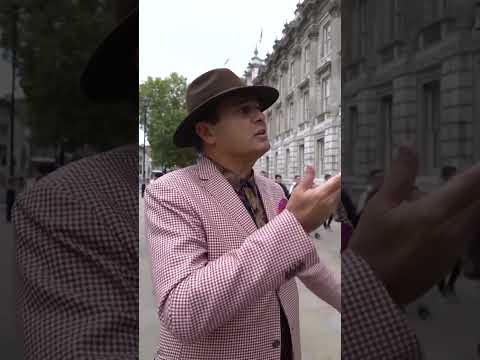 Selam Verip Böyle Giriyor İçeri😄 | Ayhan Sicimoğlu #shorts