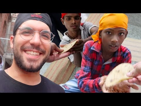 1000 HİNTLİ'YE EKMEK! Meşhur Altın Tapınak ve Sınır Töreni (Hindistan VLOG)