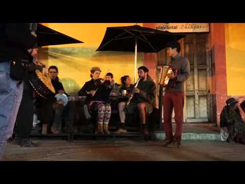 Meksika Sokaklarında Türkçe Müzik Çalan Grup