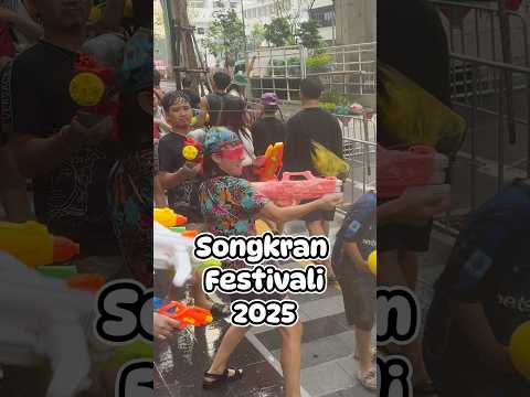 Suya Teslim: Tayland'da Songkran Çılgınlığı!