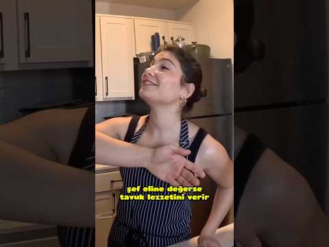 Mutfakta şefle yardımcısı tartışıyor