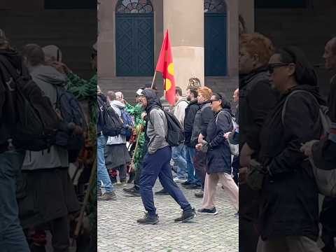 Danimarka’da hippiler sokağa döküldü 🇩🇰