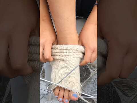 Danimarkalı kız patik örüyor 🧦