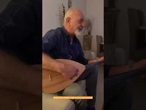 Bana Berlin'i gezdiren Seçkin Abi türkü söylüyor