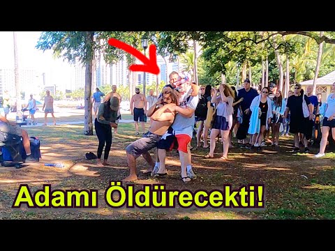 Hawaiili Adam Tek Başına Kalabalığa Daldı, DÖVDÜLER 🇺🇸