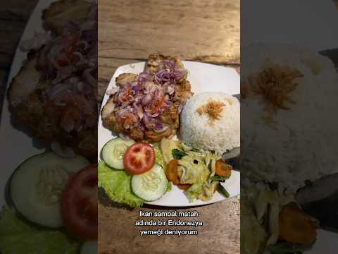 İkan Sambal Matah adında bir Endonezya yemeği. #bali #endonezya #yemek